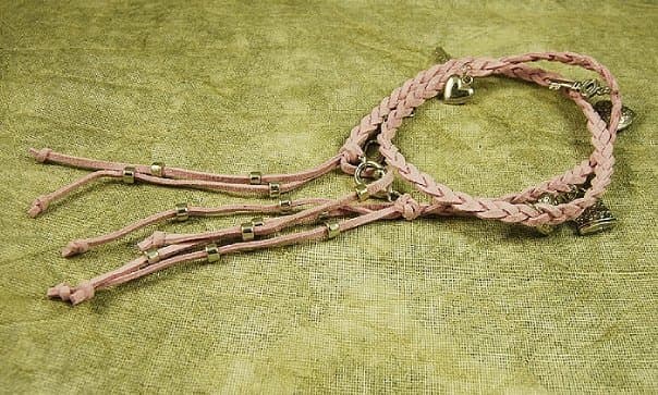LEATHER CHARM BRACELET RUST