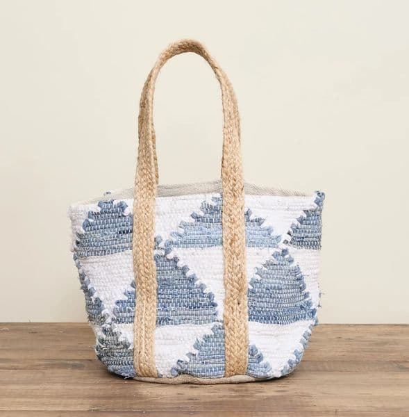 Bag with a blend of cotton, jute, and leather.