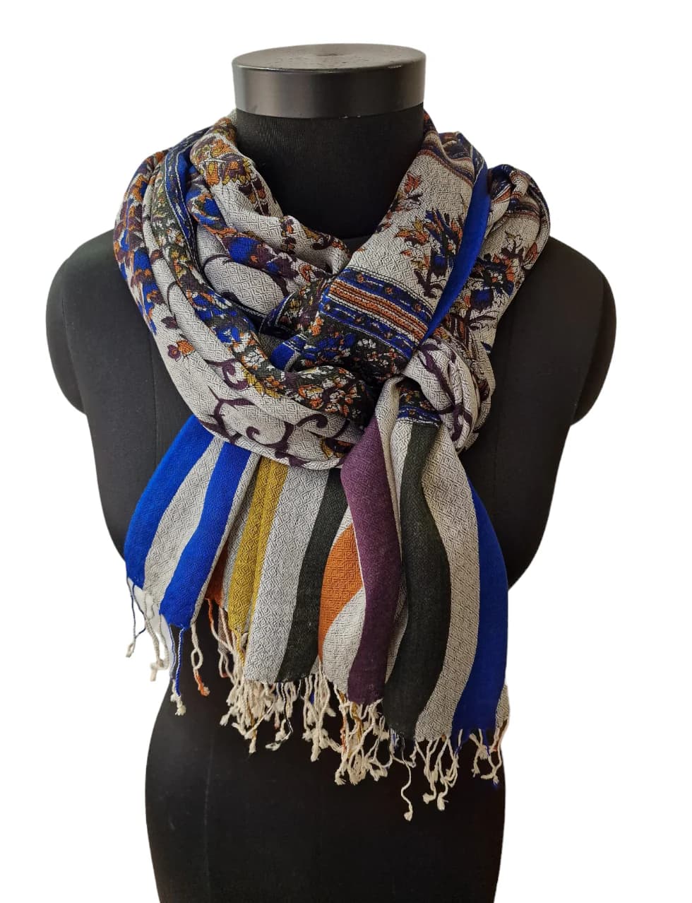 TWO-SIDED WHITE AND LIGHT GRAY CASHMERE/SILK SCARF WITH SCREEN PRINTED PATTERNS