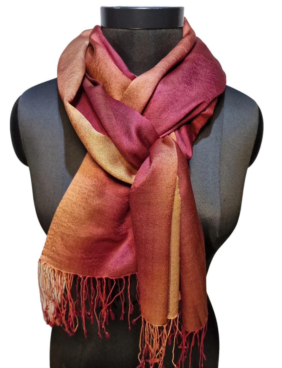 CASHMERE AND MULBERRY SILK SCARF IN RED AGAINST PINK
