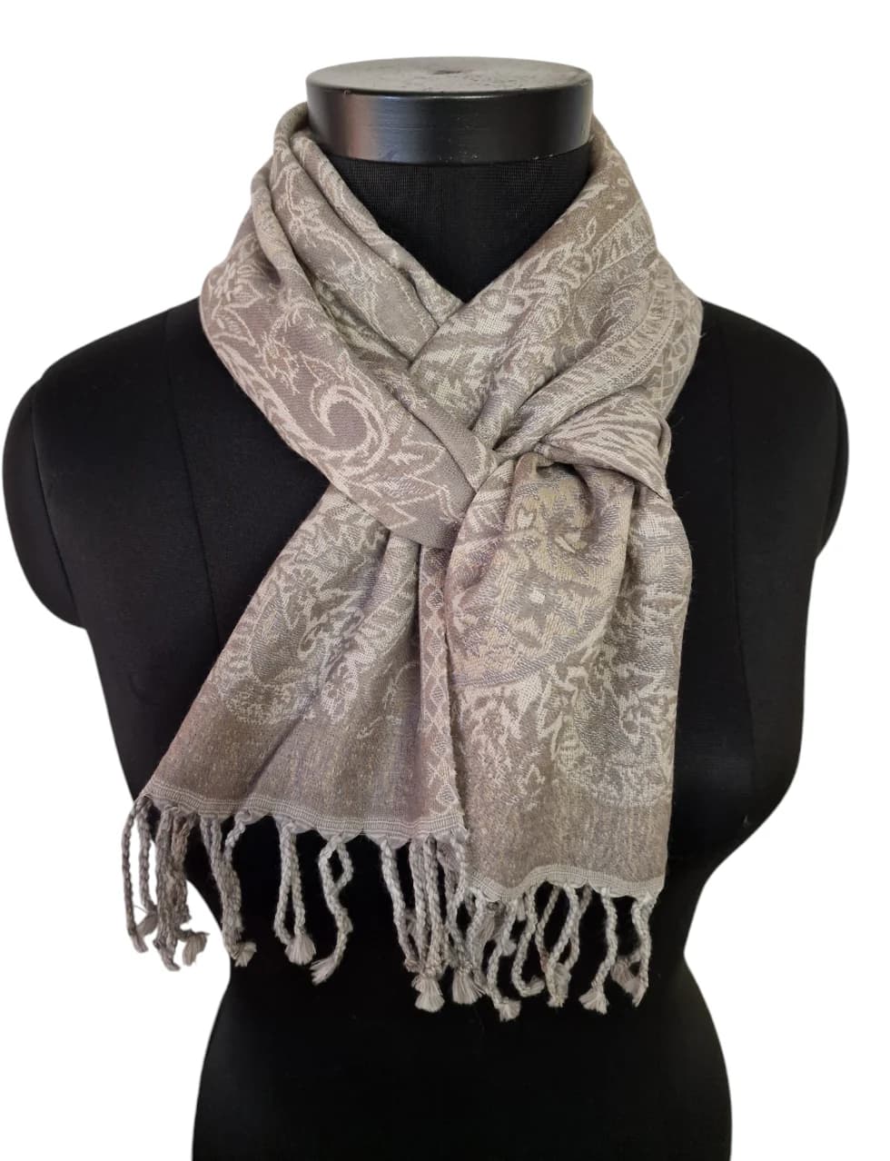 CLASSIC BEIGE AND GRAY WOOL SCARF