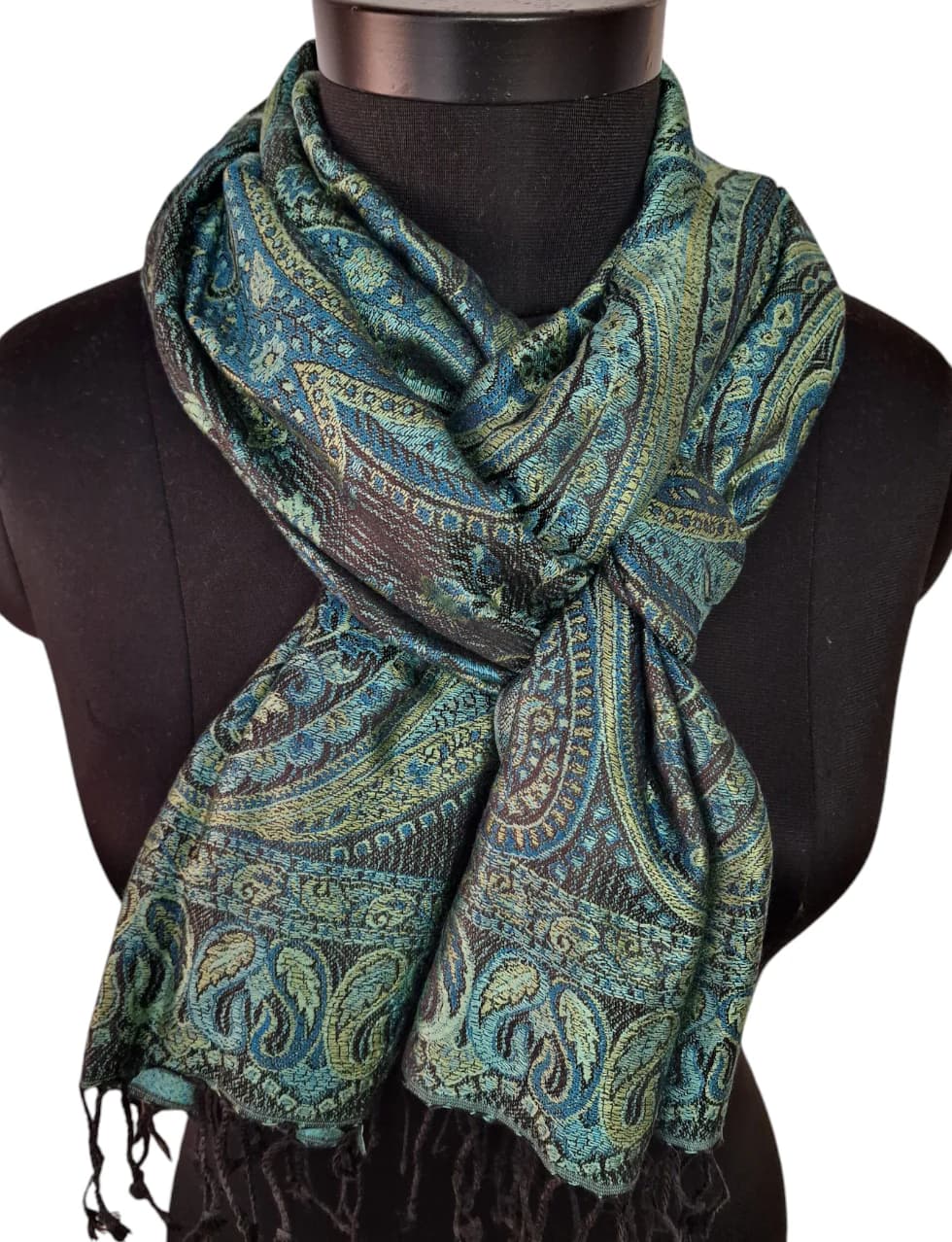 BEAUTIFUL SILK SCARF IN GREEN AND BLACK