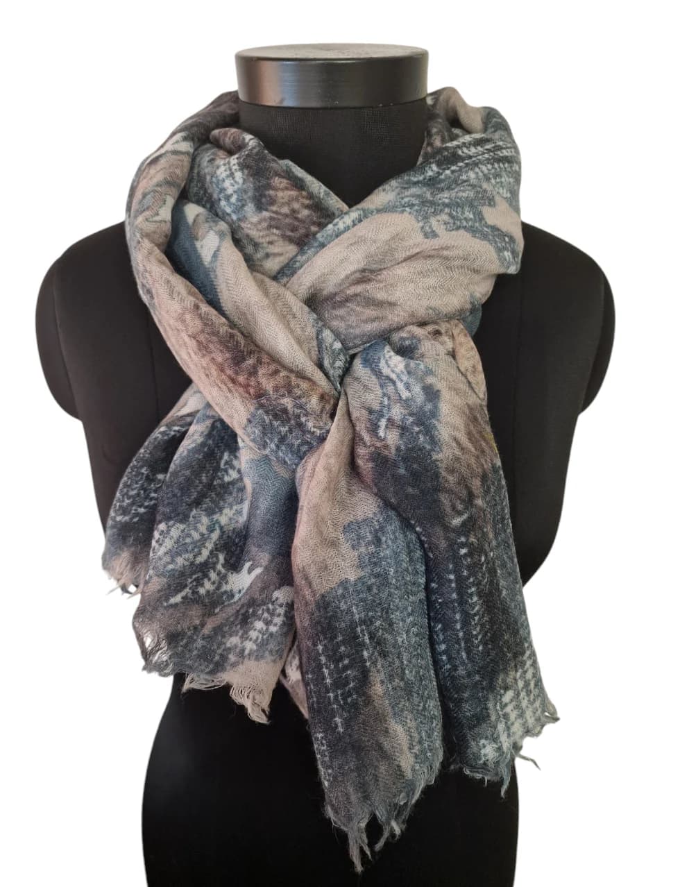 LARGE DESIGN SHAWL IN PURE WOOL