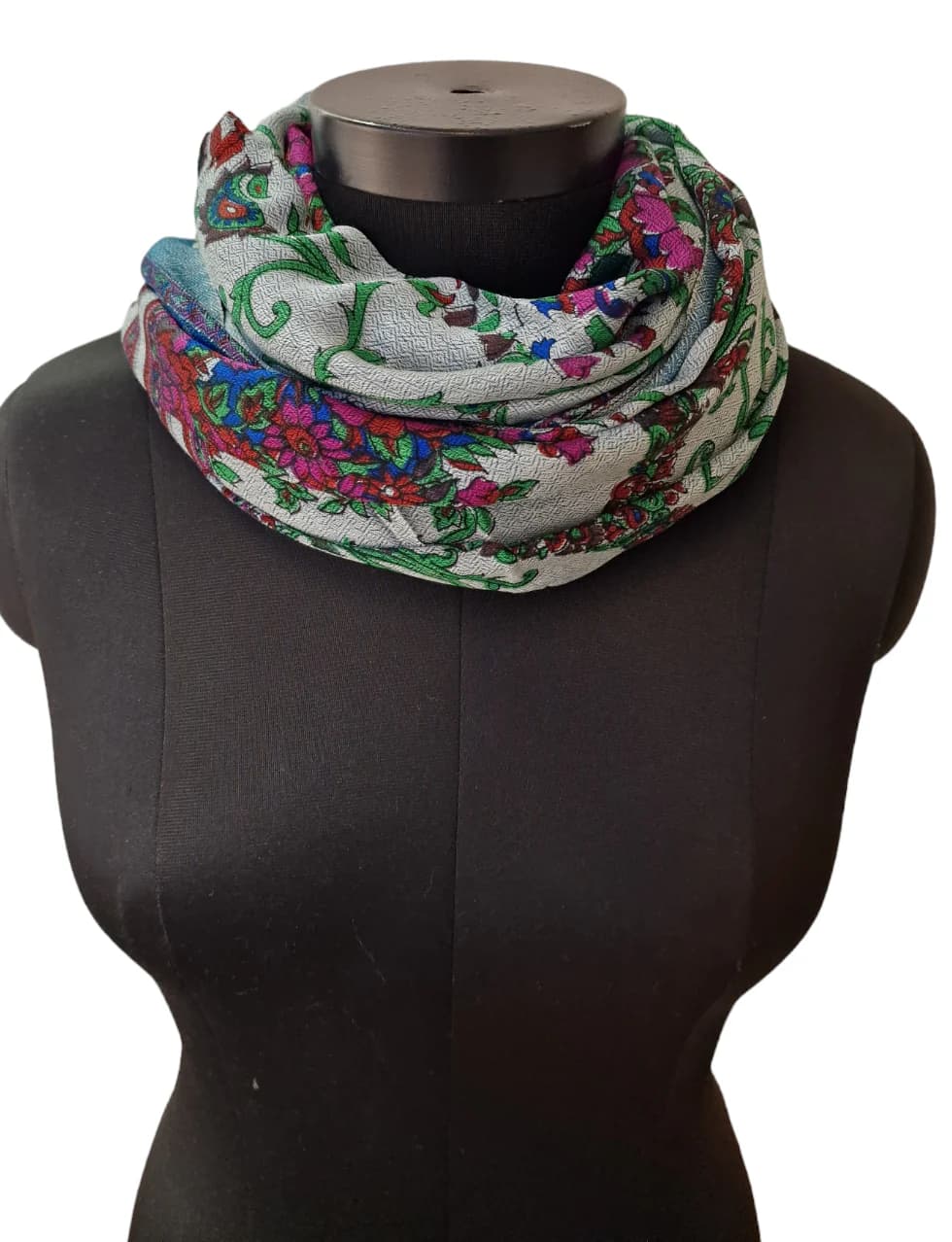 TWO-SIDED WHITE AND LIGHT GRAY CASHMERE/SILK SCARF WITH SCREEN PRINTED PATTERNS