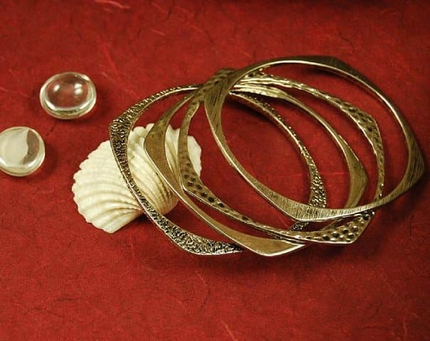 GOLD METAL BANGLE SET