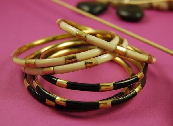 BRONZE AND RESIN SET OF BANGLES