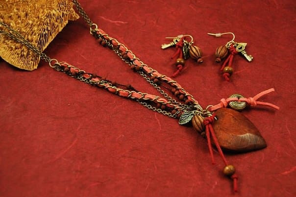 LOVE PENDANT NECKLACE