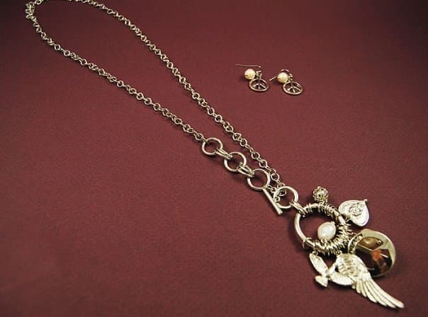 PENDANT CHARM GOLD NECKLACE