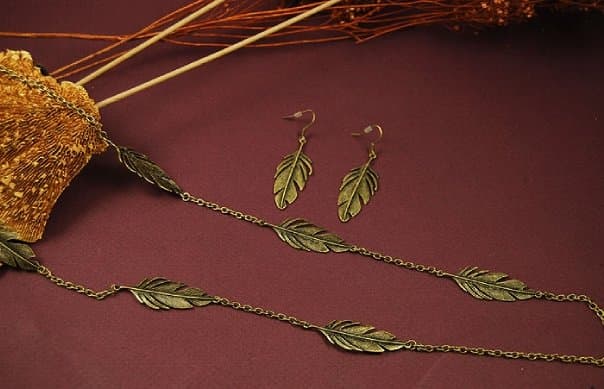 LEAF METAL NECKLACE