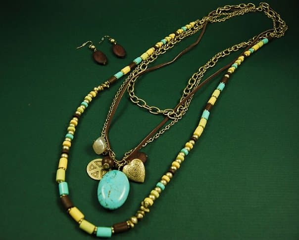 BONE BEADED CHARM PENDANT RAW NECKLACE