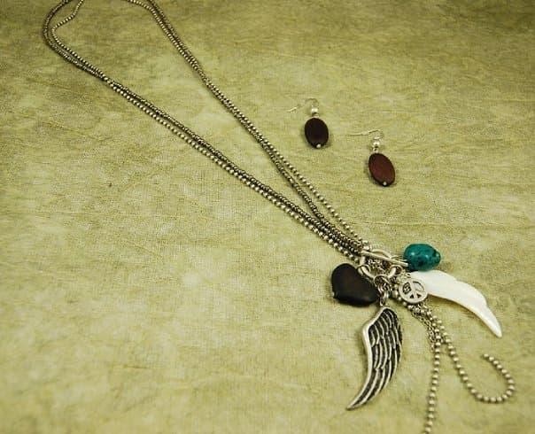 PENDANT CHARM NECKLACE