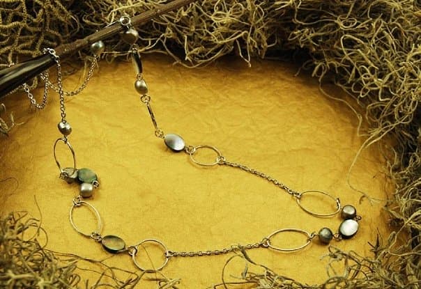 METALIC BEADED LINK NECKLACE