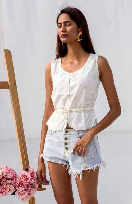 Sleeveless Short Top.