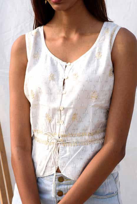 Sleeveless Short Top.