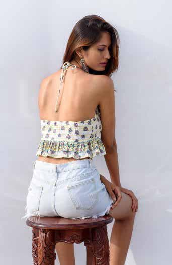 Sleeveless Tank Top With Ruffle Hem.
