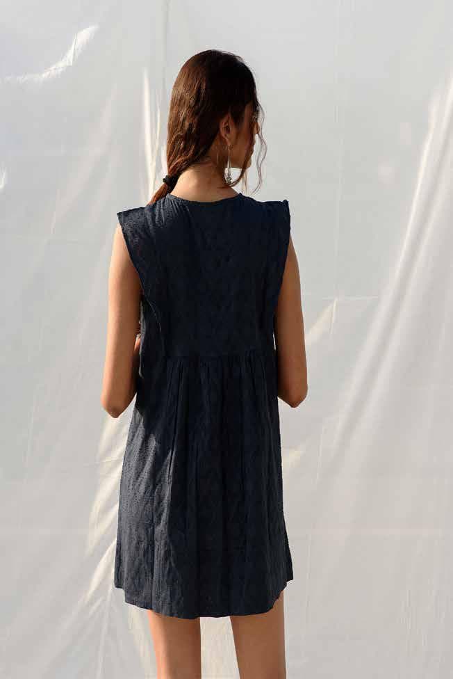 SHORT SLEEVES DRESS WITH NECK TIE.