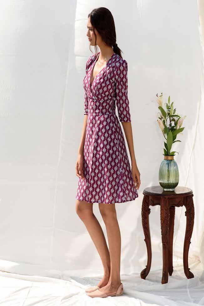 HALF SLEEVES SHORT FITTED DRESS.
