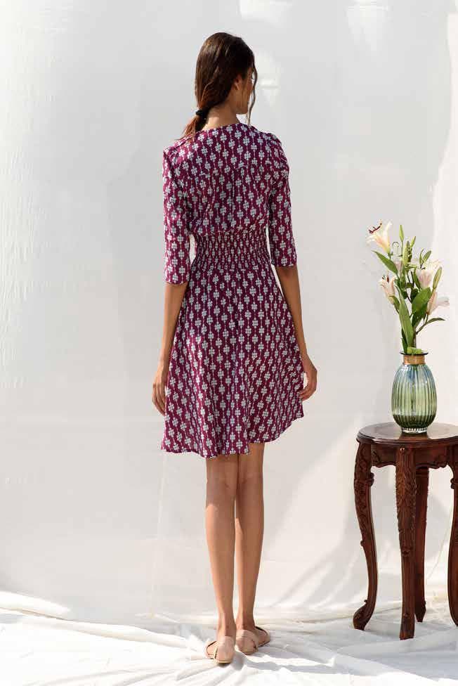 HALF SLEEVES SHORT FITTED DRESS.