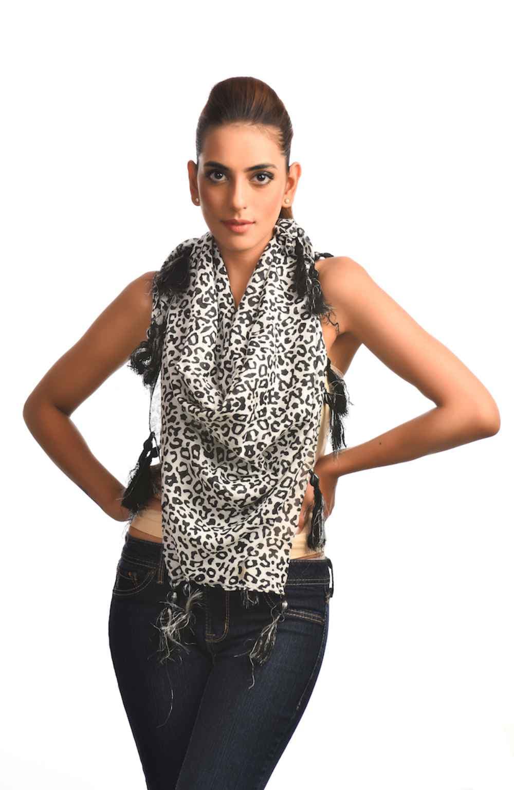 LEOPARD PRINT SQUARE SCARF