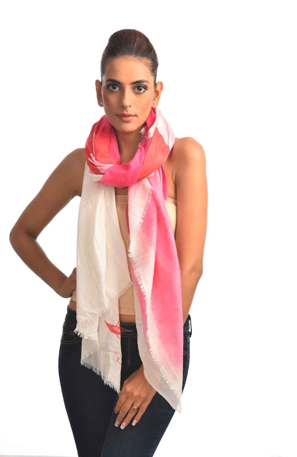 BIRD PRINT ON CORNER VISCOSE SCARF.