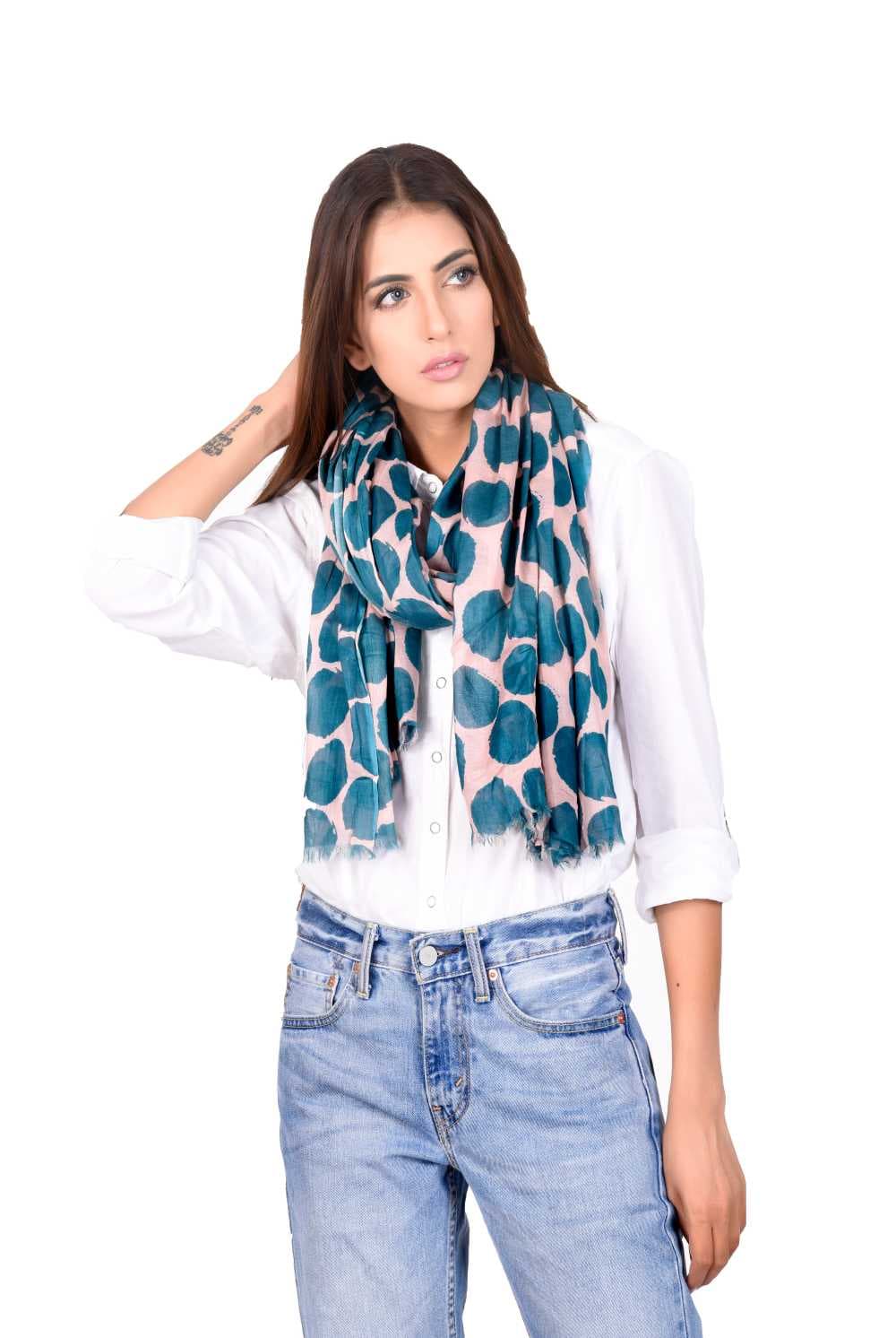 DOTED PRINT COTTON SCARF.
