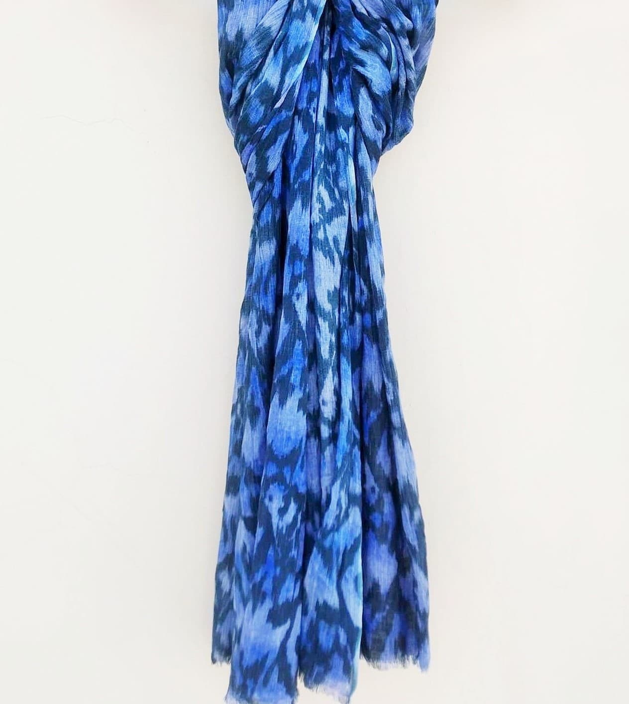 BLUE EKAT PRINT MODAL SCARF
