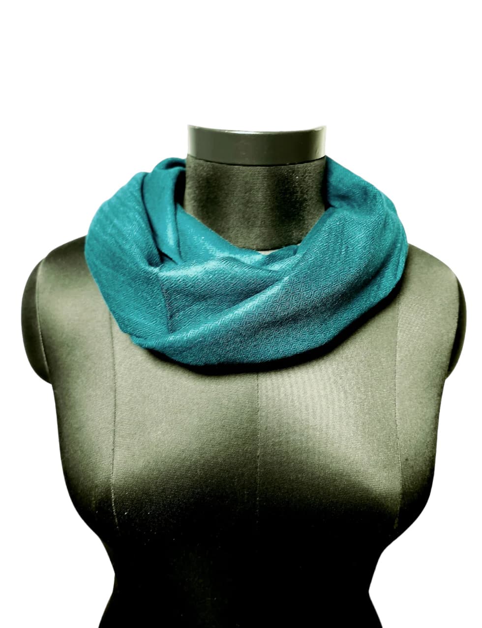 COLD-WHITE CASHMERE SCARF
