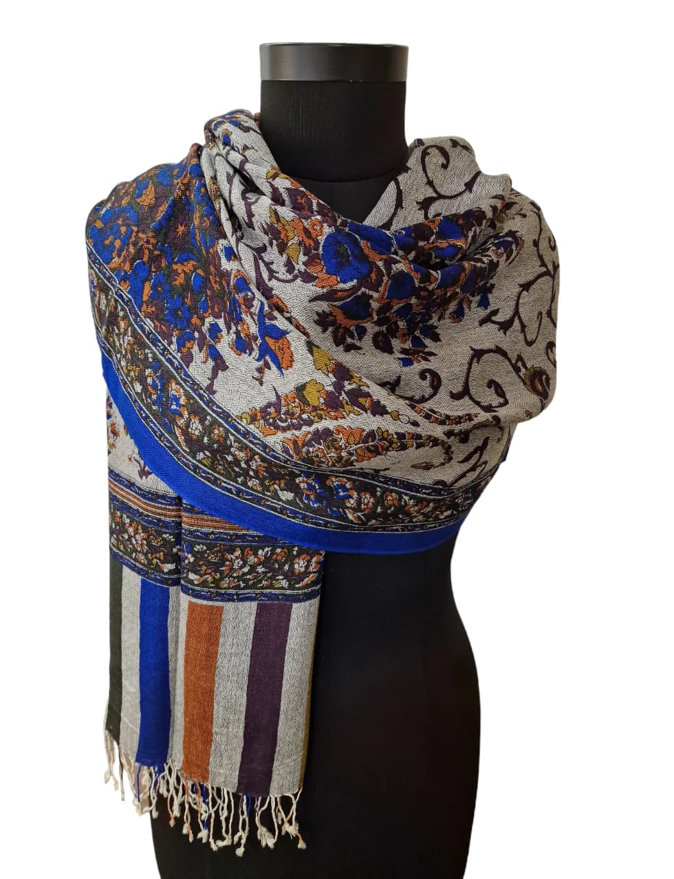 TWO-SIDED WHITE AND LIGHT GRAY CASHMERE/SILK SCARF WITH SCREEN PRINTED PATTERNS