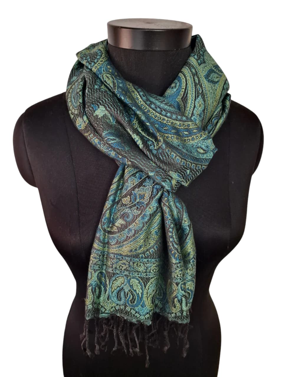 BEAUTIFUL SILK SCARF IN GREEN AND BLACK