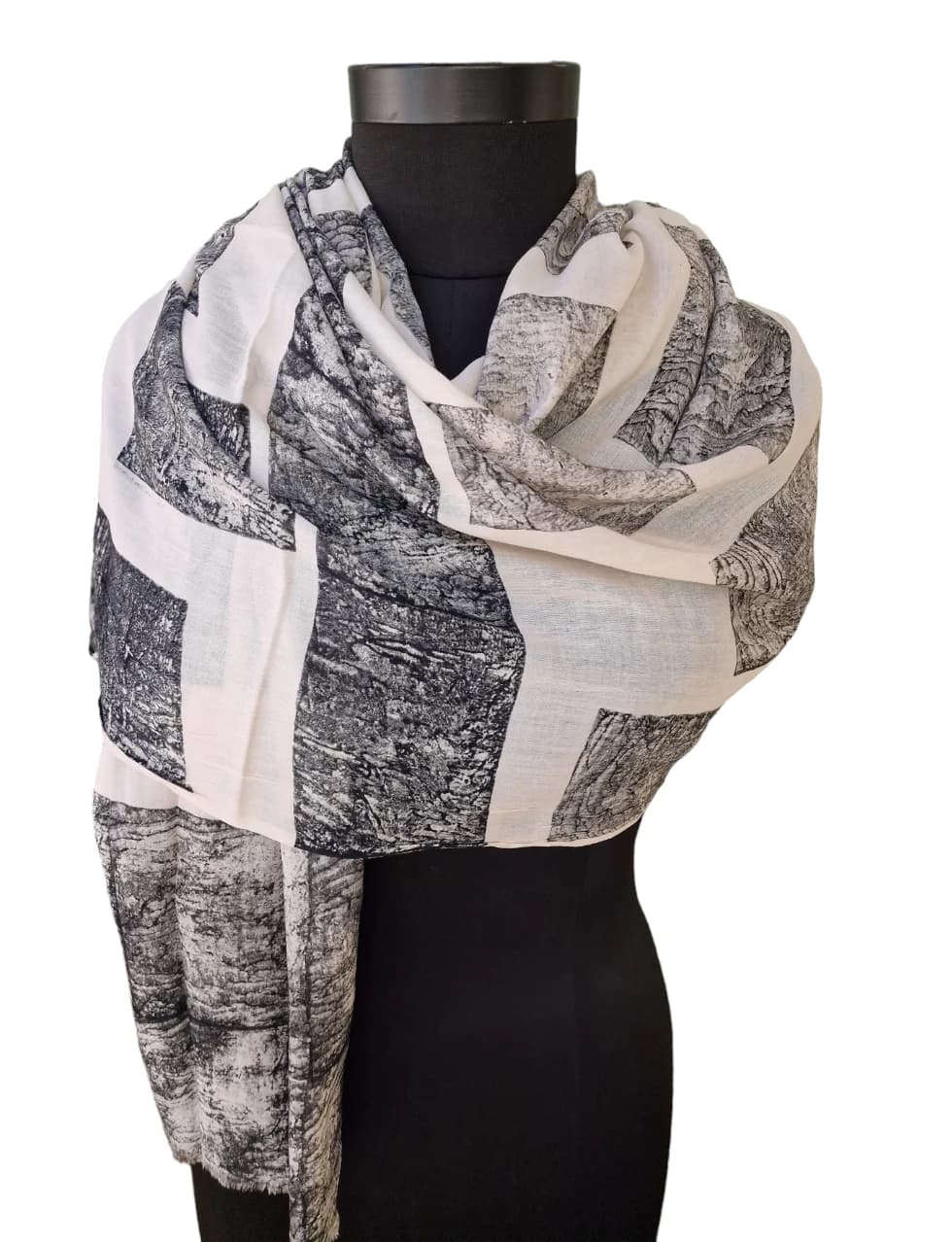 BLOCK PRINTED BLACK AND WHITE SHAWL IN COTTON AND SILK