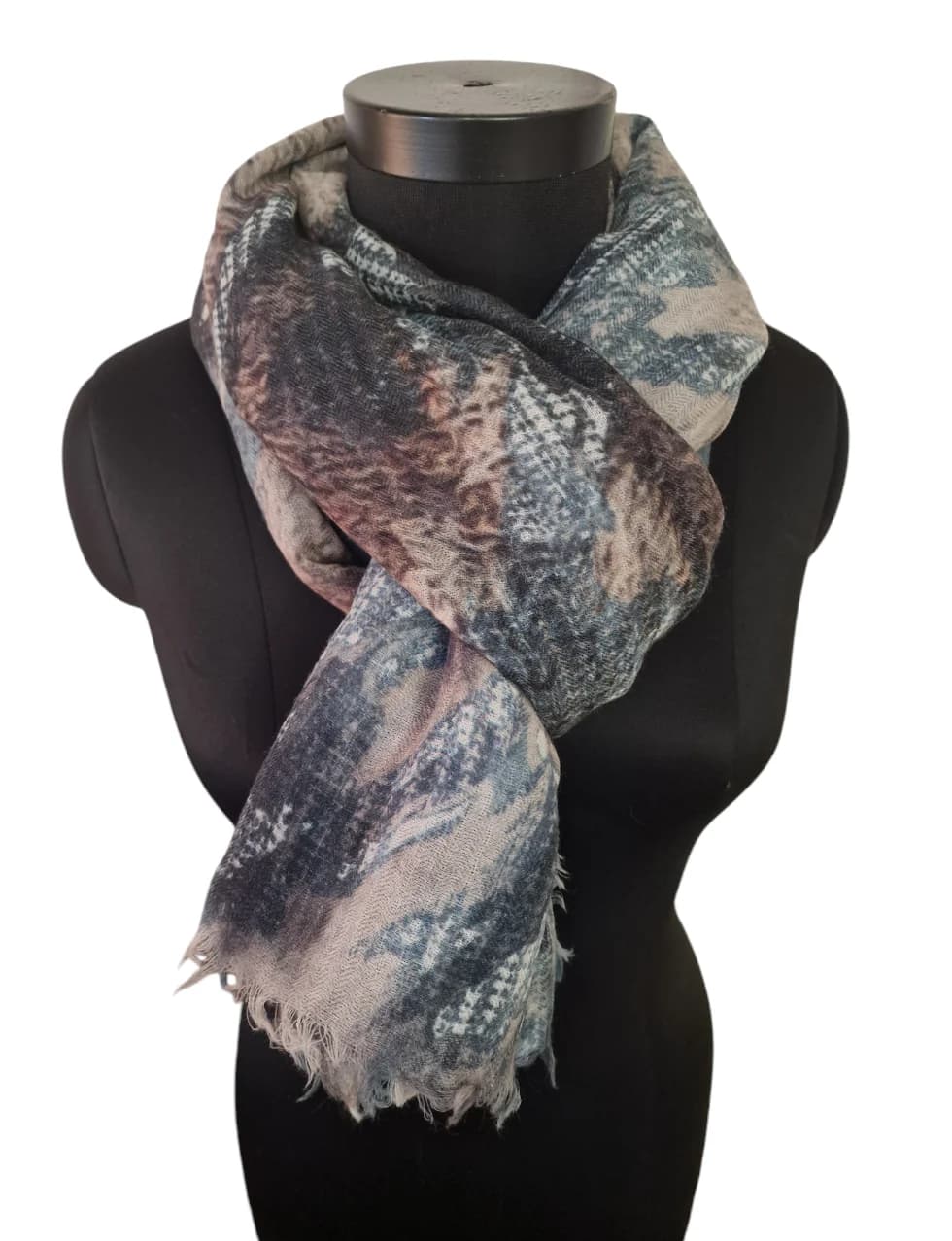 LARGE DESIGN SHAWL IN PURE WOOL
