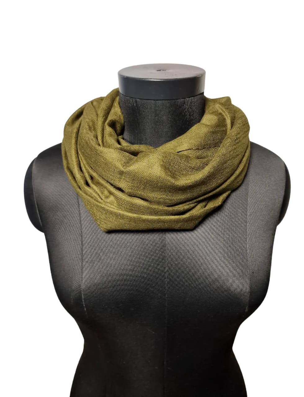 COLD-WHITE CASHMERE SCARF