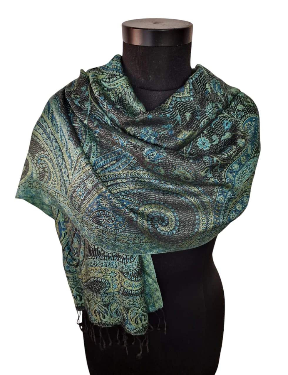 BEAUTIFUL SILK SCARF IN GREEN AND BLACK