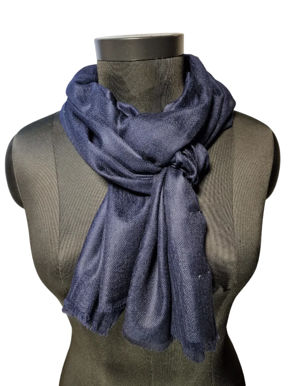 COLD-WHITE CASHMERE SCARF