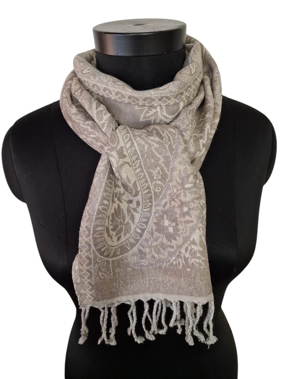 CLASSIC BEIGE AND GRAY WOOL SCARF