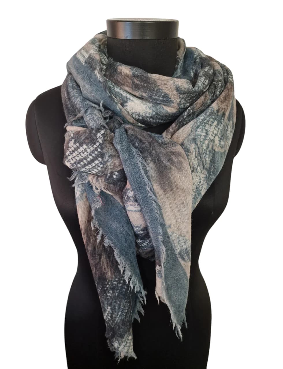LARGE DESIGN SHAWL IN PURE WOOL