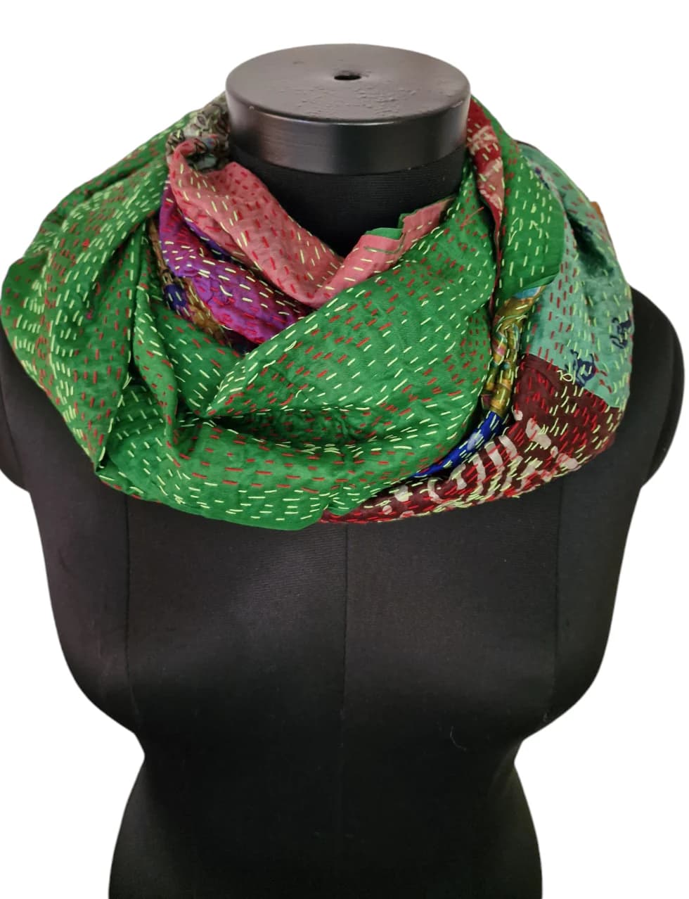 TOUGH SILK SCARF WITH EMBROIDREY PATTERN