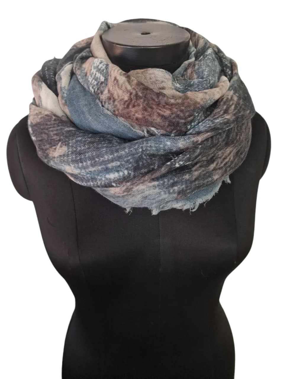 LARGE DESIGN SHAWL IN PURE WOOL