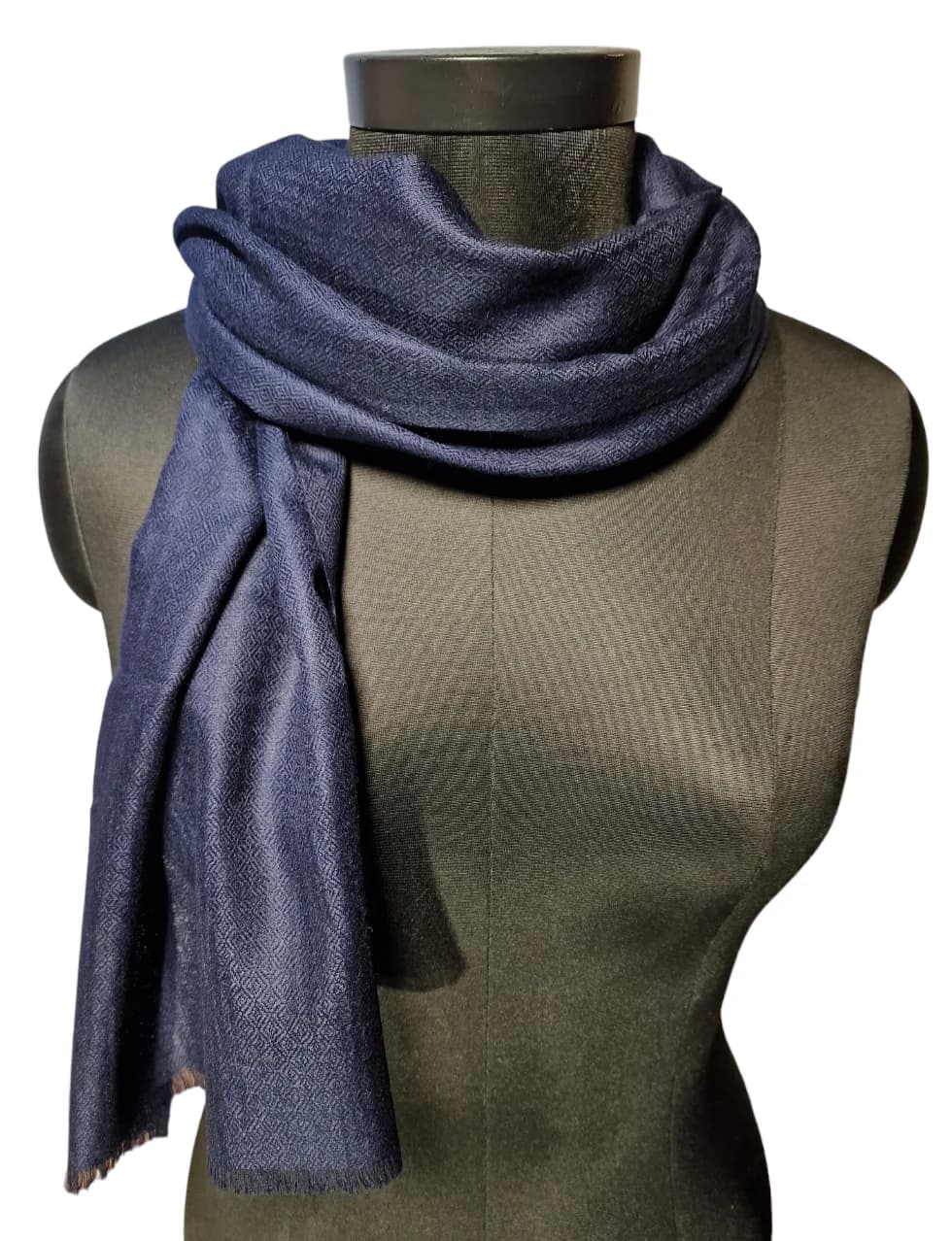 COLD-WHITE CASHMERE SCARF