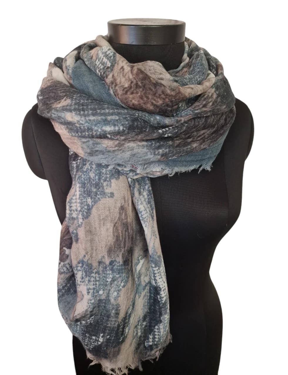 LARGE DESIGN SHAWL IN PURE WOOL