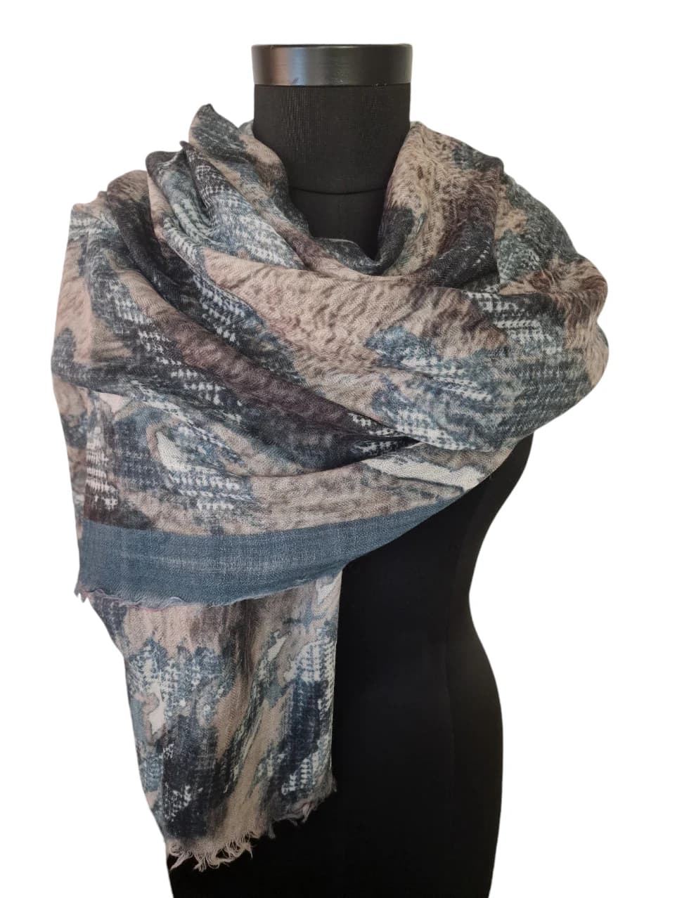 LARGE DESIGN SHAWL IN PURE WOOL