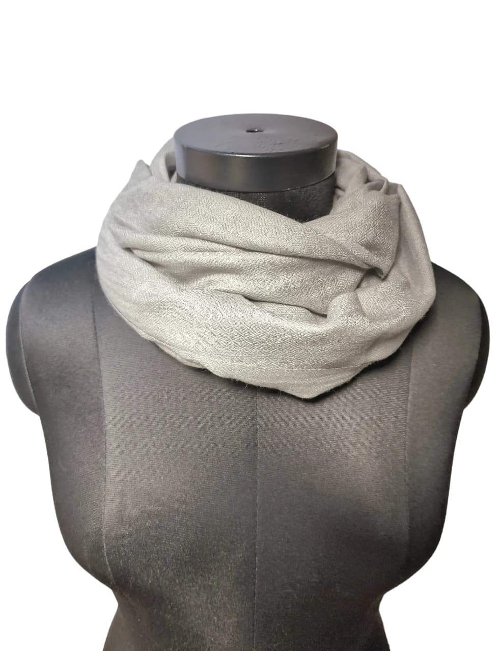 COLD-WHITE CASHMERE SCARF