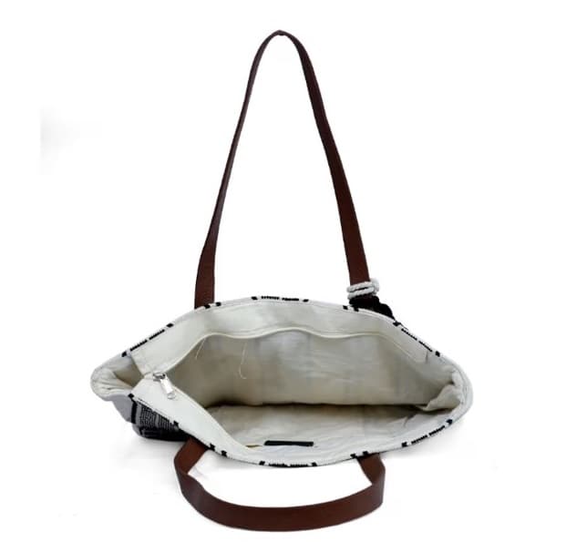 WOVEN TOTE BAG WITH TASSELS