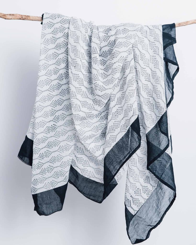 WHITE BLACK COLOR PRINT DESIGN COTTON SCARF
