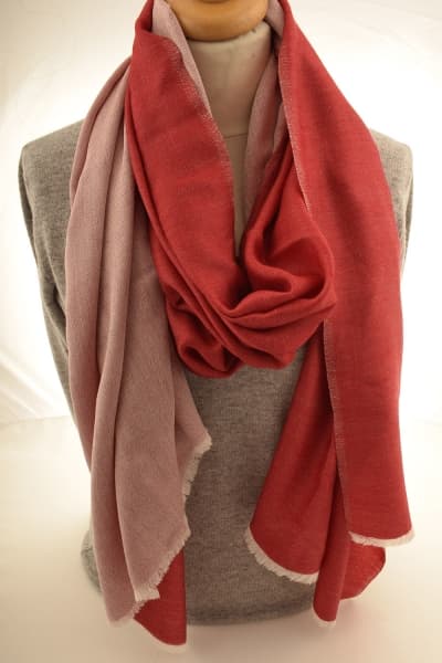 BRAK RED OFF WHITE COLOURED CASHMERE SCARF