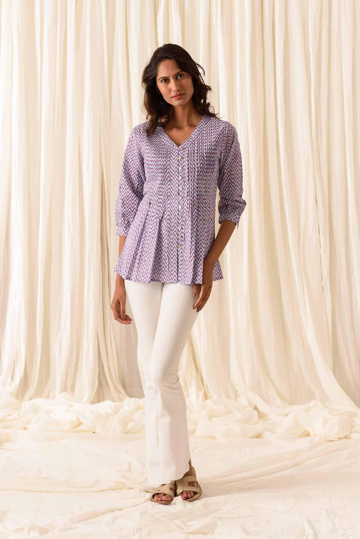 PRINTED HALF SLEEVES WITH PLEAT EFFECT TOP.