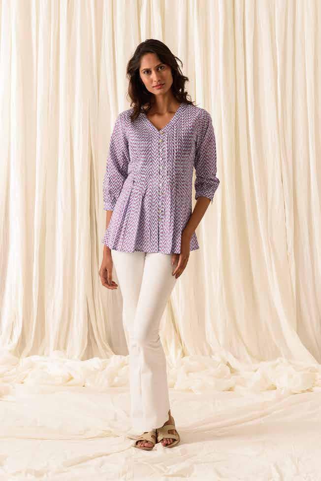 PRINTED HALF SLEEVES WITH PLEAT EFFECT TOP.