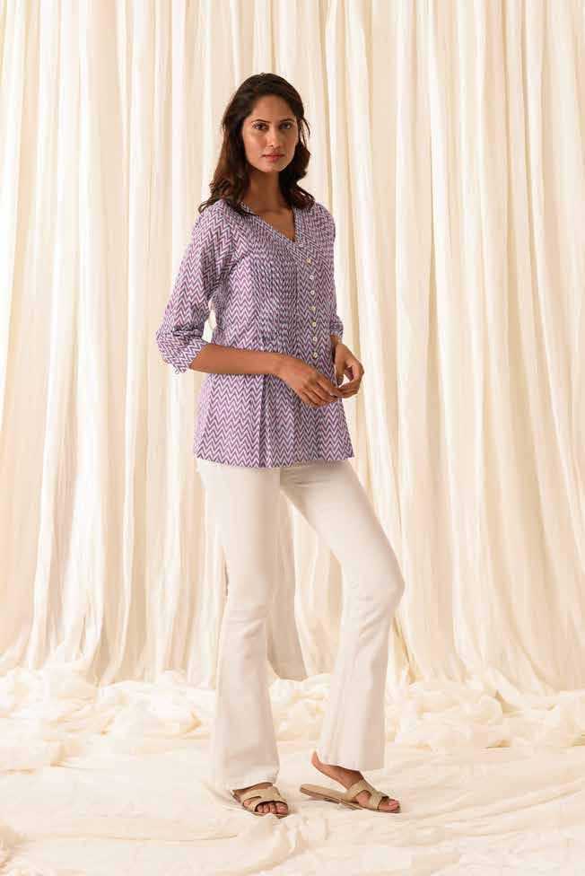PRINTED HALF SLEEVES WITH PLEAT EFFECT TOP.