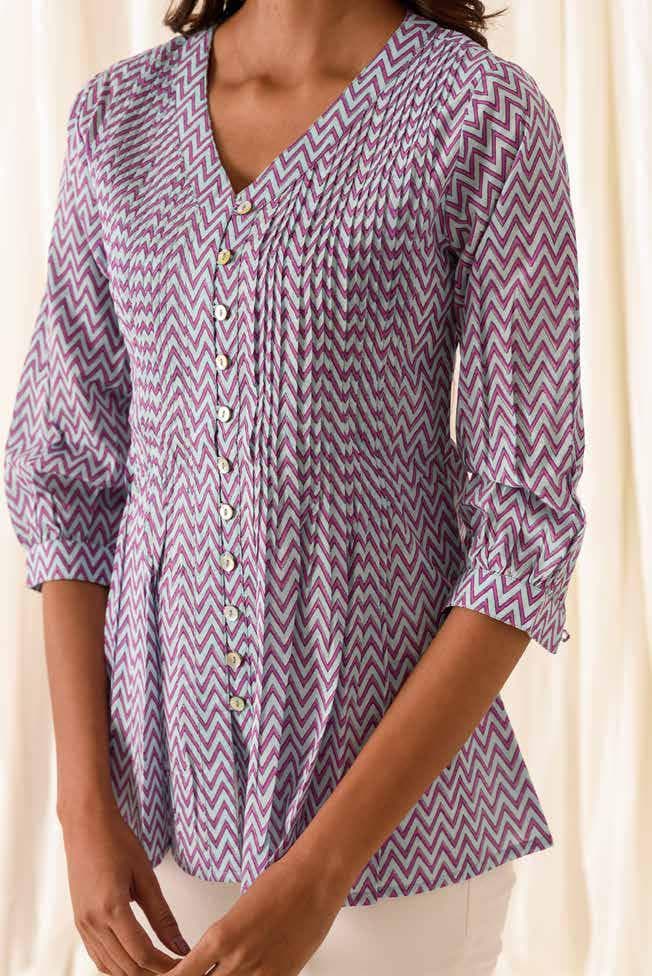 PRINTED HALF SLEEVES WITH PLEAT EFFECT TOP.