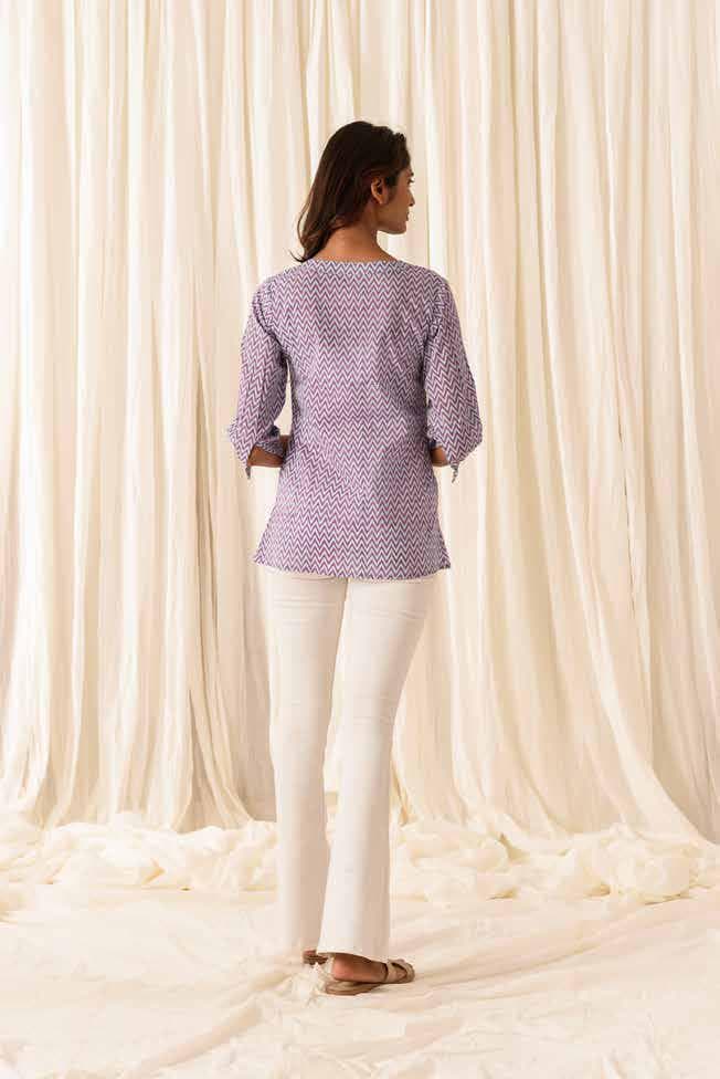 PRINTED HALF SLEEVES WITH PLEAT EFFECT TOP.
